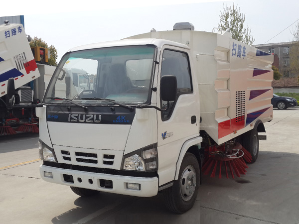 五十鈴掃路車（1.5方水罐，4方塵罐）