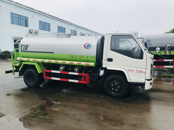 江鈴5噸灑水車(chē)廠家價(jià)格