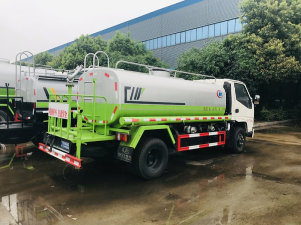江鈴5噸灑水車(chē)廠家價(jià)格