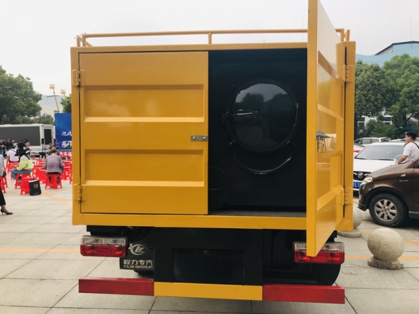 東風小多利卡6方污水處理車，凈化車